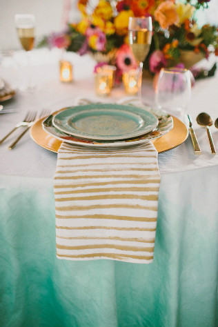 Тренд 2015: свадьба в стиле омбре, сервировка стола
