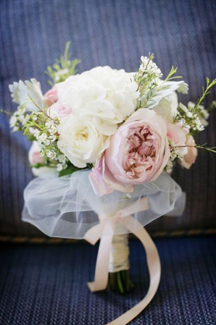 Свадьба в деталях: нежная органза и тюль, букет невесты