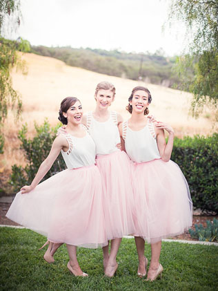 Свадьба в деталях: нежная органза и тюль, невеста с подружками