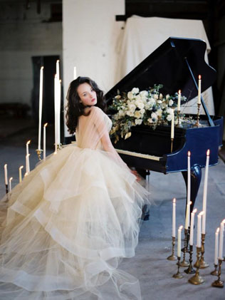 Свадьба в деталях: нежная органза и тюль, невеста за роялем