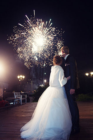 оригинальный подарок на свадьбу, сюрприз, фейерверк