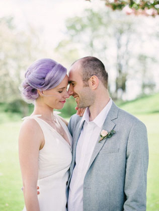 Все цвета радуги: оригинальные свадебные прически 