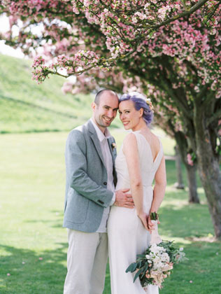 Все цвета радуги: оригинальные свадебные прически 