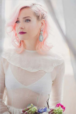 Все цвета радуги: оригинальные свадебные прически 