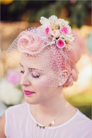 Все цвета радуги: оригинальные свадебные прически 