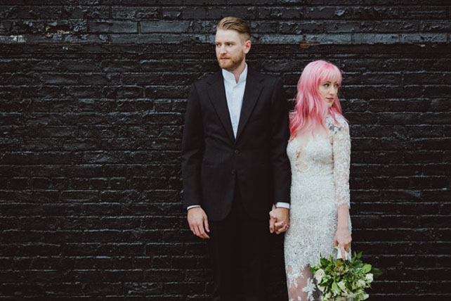 Все цвета радуги: оригинальные свадебные прически 