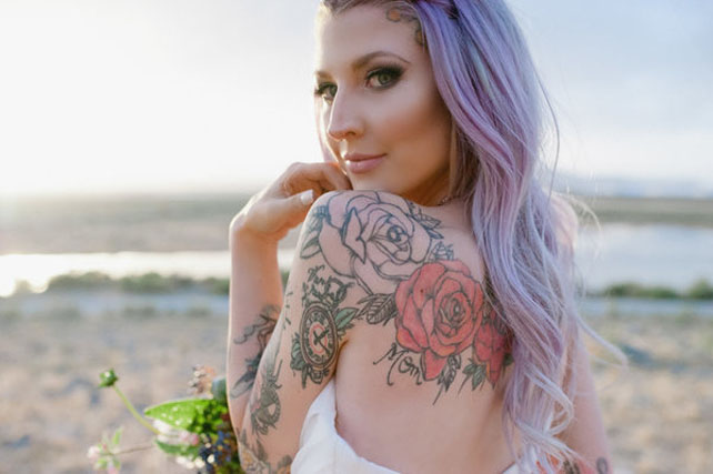 Все цвета радуги: оригинальные свадебные прически 