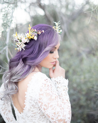 Все цвета радуги: оригинальные свадебные прически 