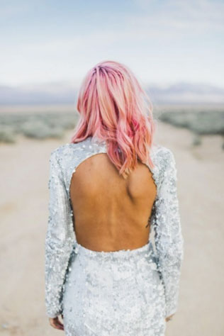 Все цвета радуги: оригинальные свадебные прически 