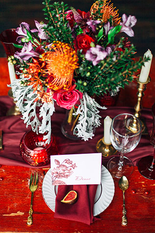 осеннее утро невесты в ярких тонах, цветочная композиция на стол