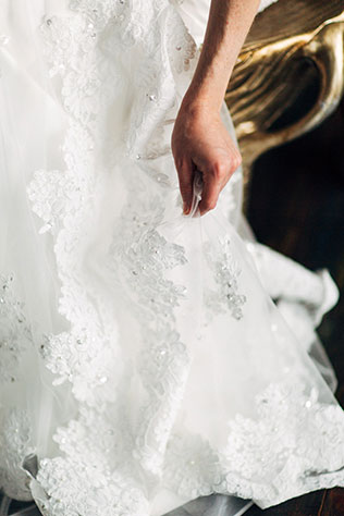 осеннее утро невесты в ярких тонах, платье невесты