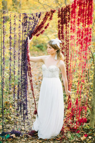 Арки и декоративные зоны для осенней свадебной церемонии 