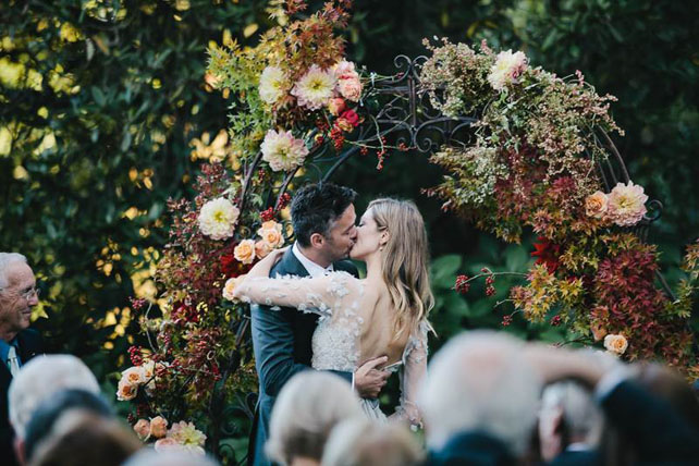 Арки и декоративные зоны для осенней свадебной церемонии 