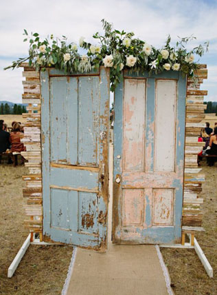 Арки и декоративные зоны для осенней свадебной церемонии 