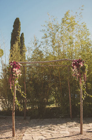 Арки и декоративные зоны для осенней свадебной церемонии 