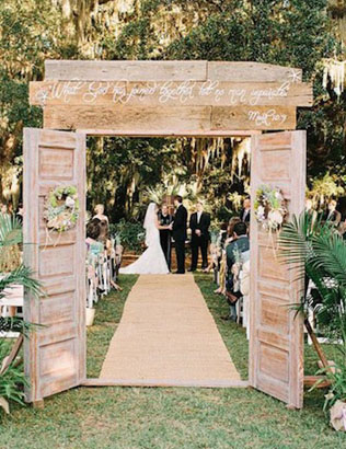 Арки и декоративные зоны для осенней свадебной церемонии 