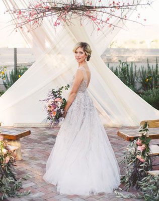 Арки и декоративные зоны для осенней свадебной церемонии 