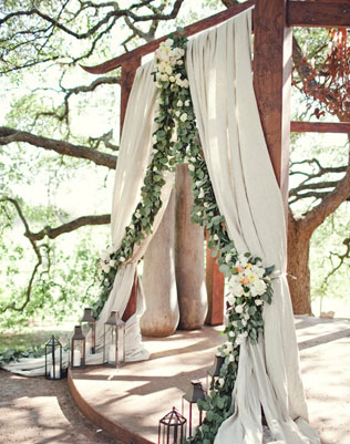 Арки и декоративные зоны для осенней свадебной церемонии 