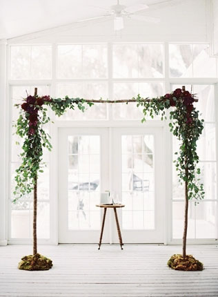 Арки и декоративные зоны для осенней свадебной церемонии 