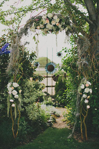 Арки и декоративные зоны для осенней свадебной церемонии 