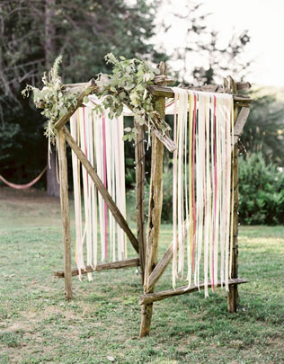 Арки и декоративные зоны для осенней свадебной церемонии 