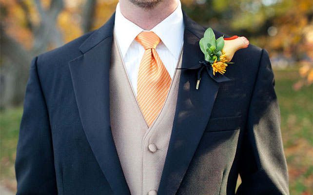 осенний образ жениха, костюм и бутоньерка