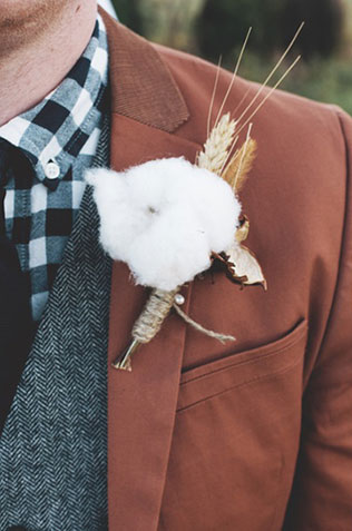 осенний образ жениха, костюм и бутоньерка из хлопка