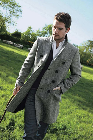 осенний образ жениха, жених в пальто