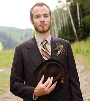 осенний образ жениха, жених в шляпе