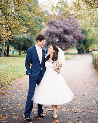 Осенний образ невесты, укороченное свадебное платье