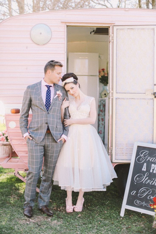 Осенний образ невесты, укороченное свадебное платье