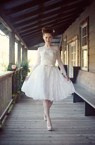 Осенний образ невесты, укороченное свадебное платье