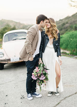 Осенний образ невесты, кожаная куртка