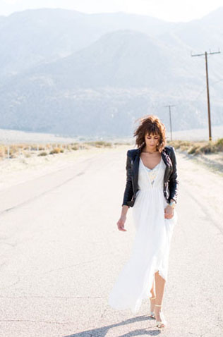 Осенний образ невесты, кожаная куртка