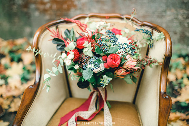 Осенняя фотосессия лав стори в стиле fine art, осенний букет