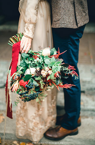 Осенняя фотосессия лав стори в стиле fine art, осенний букет