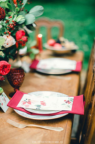 Осенняя фотосессия лав стори в стиле fine art, сервировка стола, свечи