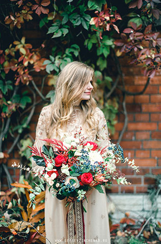 Осенняя фотосессия лав стори в стиле fine art, осенний букет