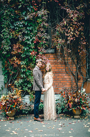 Осенняя фотосессия лав стори в стиле fine art, влюбленная пара, витвистые заросли