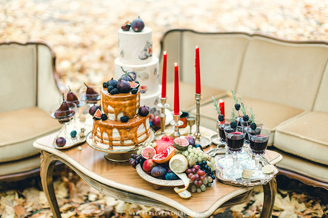 Осенняя фотосессия лав стори в стиле fine art, сладкий стол, классические диваны