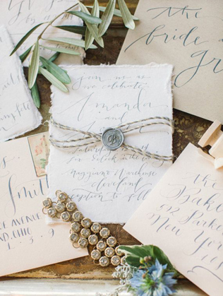 Бумажное вдохновение: свадебная полиграфия с оторванными краями 