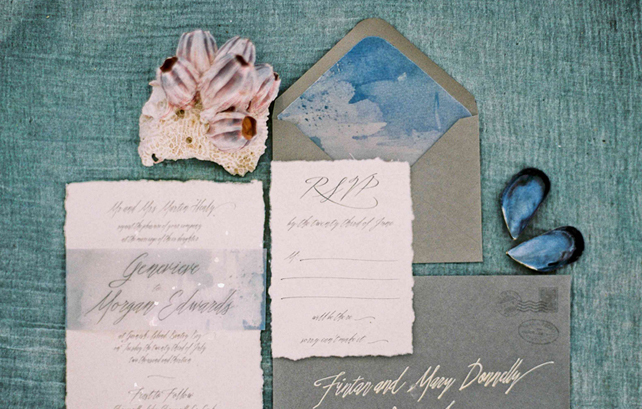 Бумажное вдохновение: свадебная полиграфия с оторванными краями 