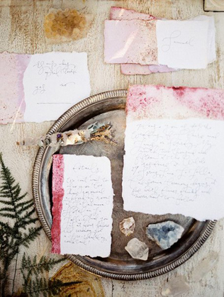 Бумажное вдохновение: свадебная полиграфия с оторванными краями 