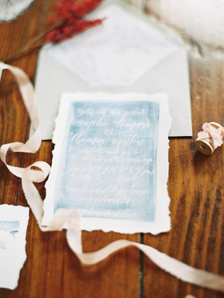 Бумажное вдохновение: свадебная полиграфия с оторванными краями 