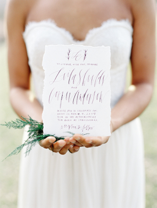 Бумажное вдохновение: свадебная полиграфия с оторванными краями 