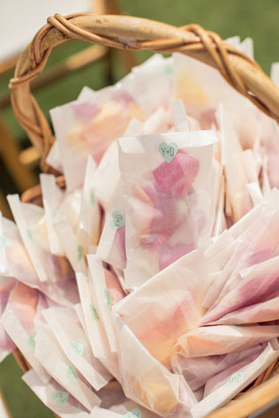 Свадебные детали: пакетики для конфетти и лепестков 