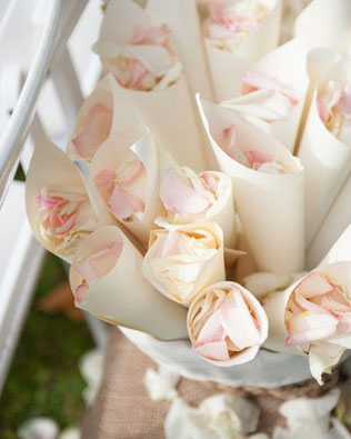 Свадебные детали: пакетики для конфетти и лепестков 