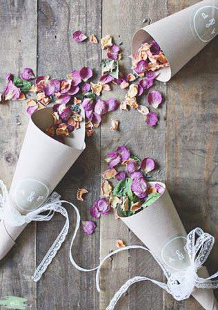 Свадебные детали: пакетики для конфетти и лепестков 