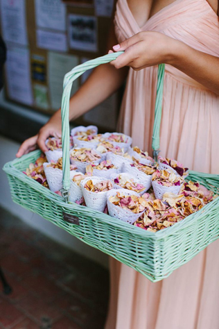 Свадебные детали: пакетики для конфетти и лепестков 