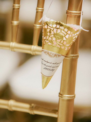 Свадебные детали: пакетики для конфетти и лепестков 